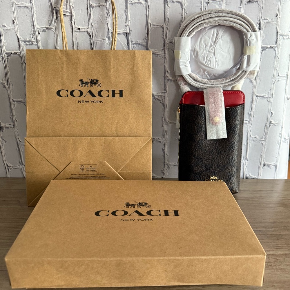 NWT Coach outlet brand new Boxed Gift Set Phone Crossbody Bag In Signature CX600